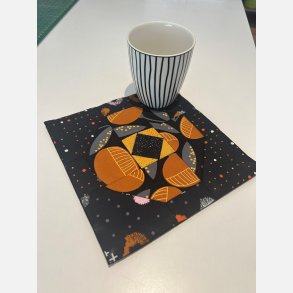 Kaffebrik i sort og karry