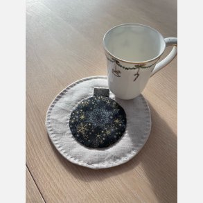 Kaffebrik med julekugle, kun mnster