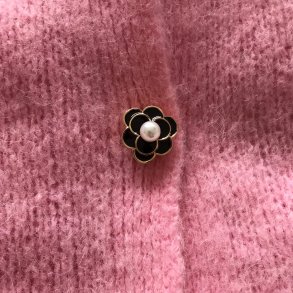 Clip on knapper, sort blomst